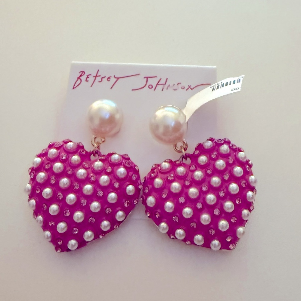 Betsey Johnson Heart Earrings NWT!  Adorable for Valentine’s Day 🩷❤️